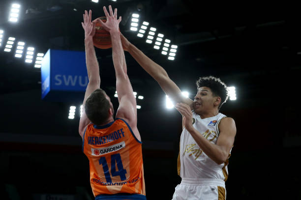 方的攻势 方的攻势